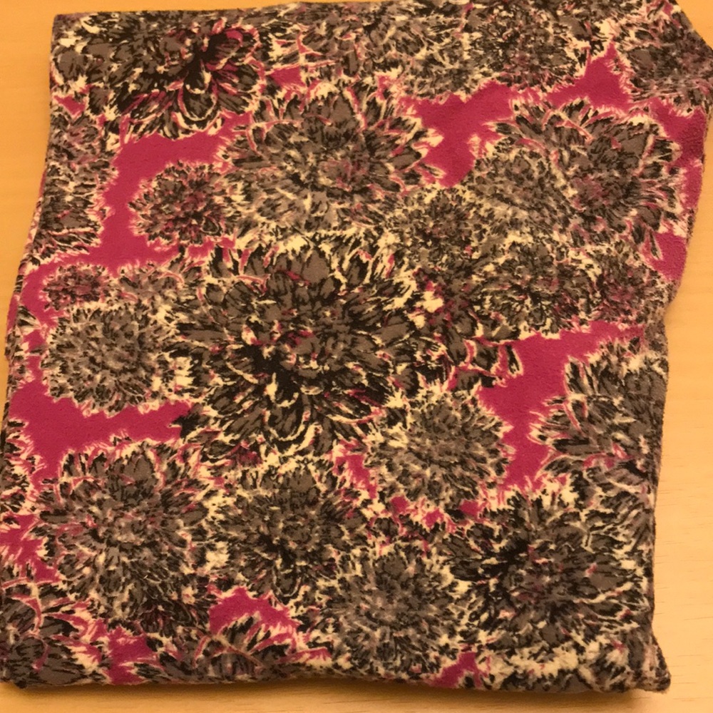 LuLaRoe OS Flower Leggings